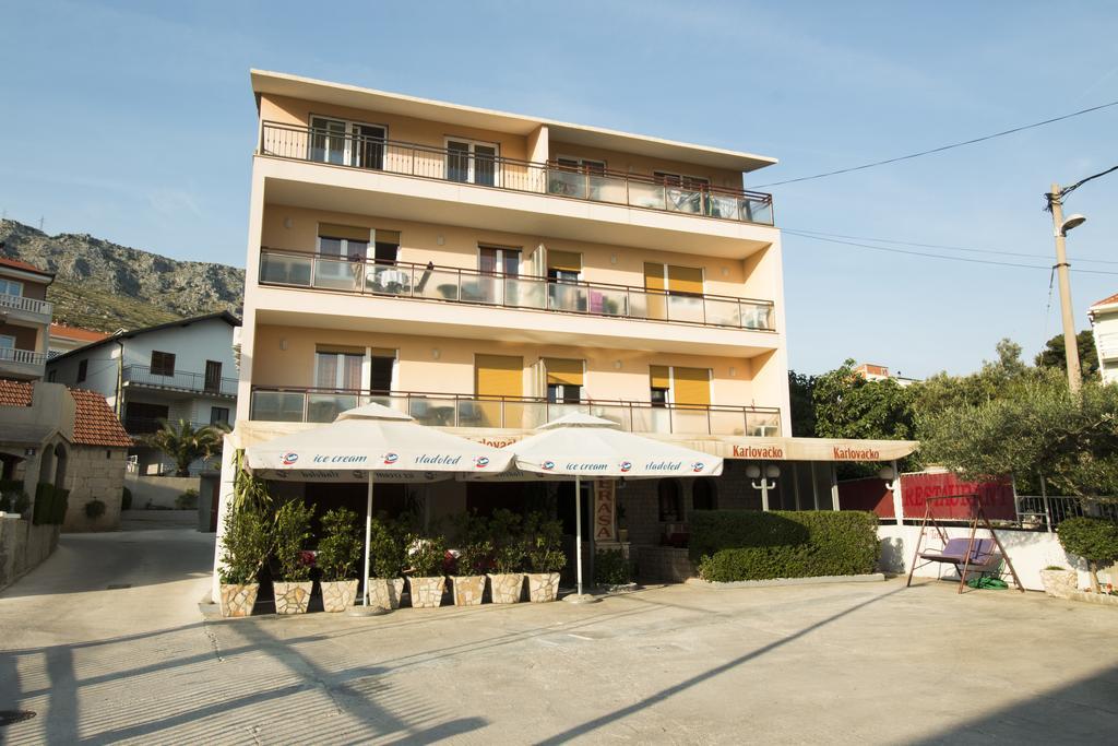 Apartments Croatia Omis Bagian luar foto